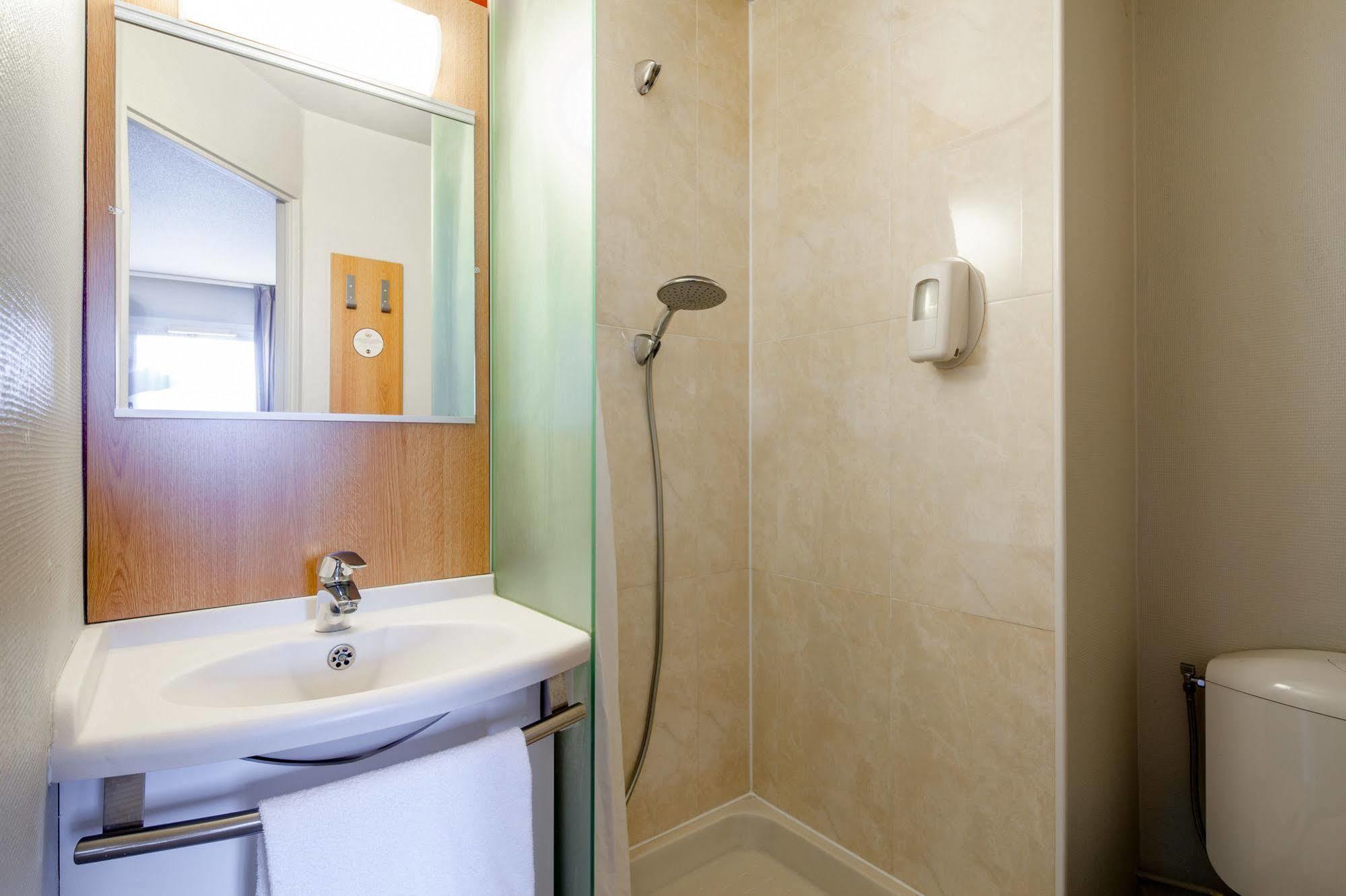 B&B Hotel Montlhery Linas ภายนอก รูปภาพ